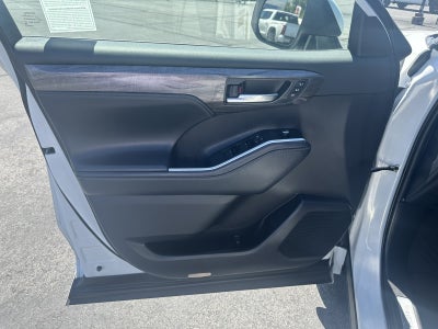 2022 Toyota Highlander Hybrid Limited