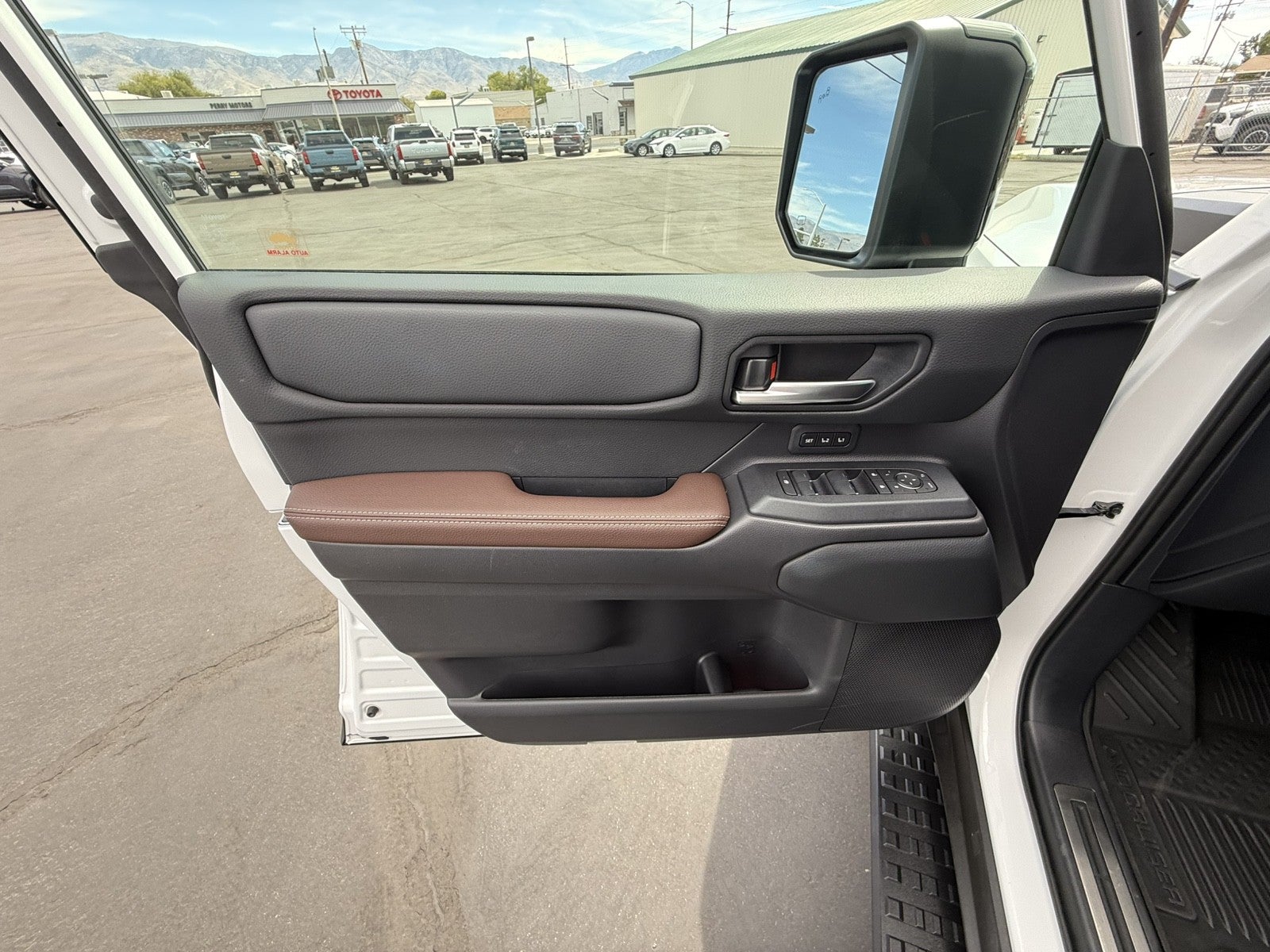 2025 Toyota Land Cruiser 4WD (Natl)